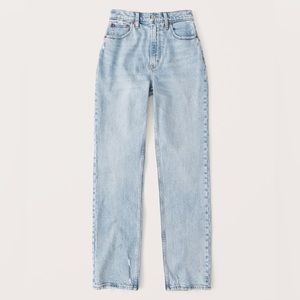 Abercrombie Curve Love 90s Ultra High Rise Straight Jeans in Light Wash